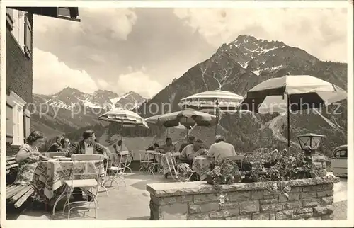 Mittelberg Kleinwalsertal Berghotel Restaurant Alte Krone Terrassenausblick auf Schafalpenkoepfe Elferkopf und Zwoelferkopf Kat. Oesterreich