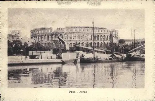 Pola Kroatien Arena Boot Anlegestelle / Istrien /Hrvatska