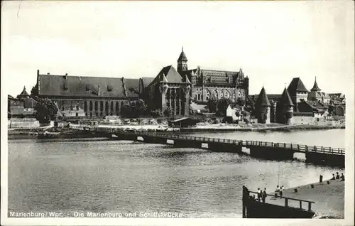 Marienburg Westpreussen Die Marienburg und Schiffsbruecke an der Nogat