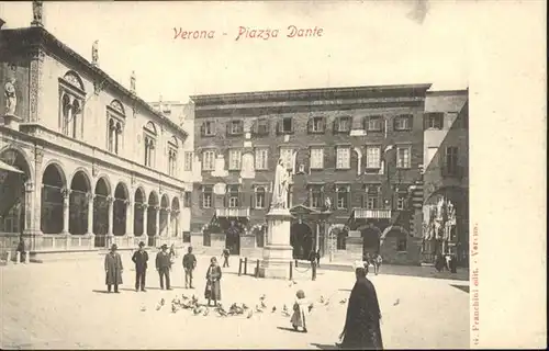 Verona Italia Piazza Dante /  /