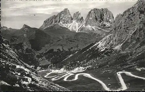 Dolomiti Strada del Sella verso Sassolungo / Italien /