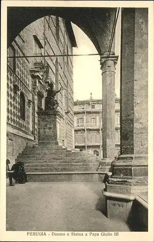 Perugia Umbria Duomo e Statua a Papa Giulio III / Perugia /