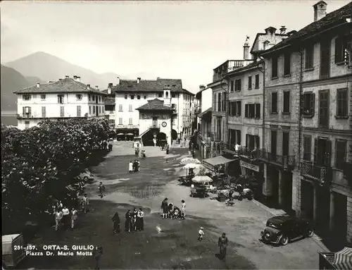 Orta San Giulio S. Giulio Piazza Dr. Mario Motta / Novara /