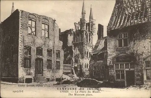 Ypres la Place du Musee Zerstoerung *