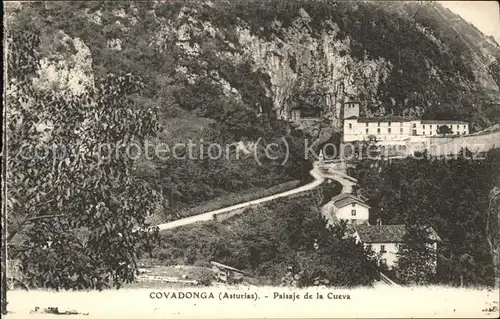 Cangas de Onis Asturien Paisaje de la Cueva in Covadonga
