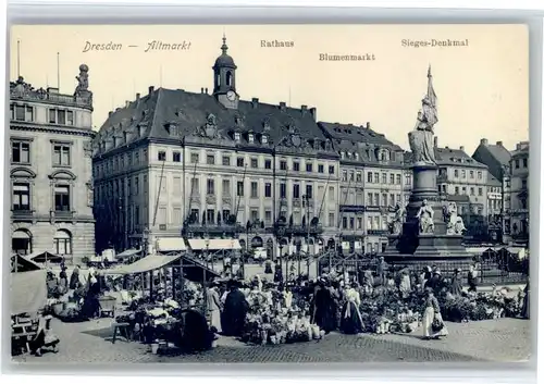 Dresden Dresden Altmarkt Rathaus Blumenmarkt Siegesdenkmal * / Dresden Elbe /Dresden Stadtkreis