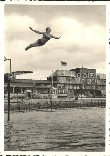 Wilhelmshaven Badeanstalt Suedstrand Wassersprung Springerin / Wilhelmshaven /Wilhelmshaven Stadtkreis