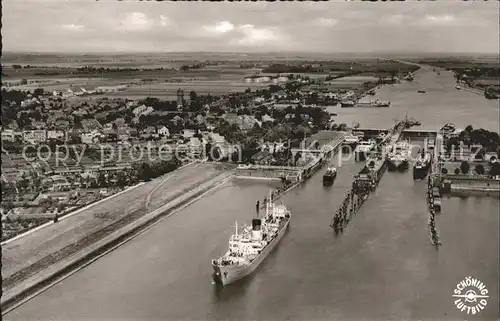 Brunsbuettelkoog Fliegeraufnahme Schleusen Blick Nord Ostsee Kanal / Brunsbuettel /Dithmarschen LKR