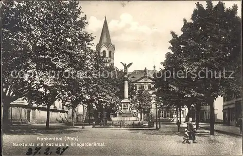 Frankenthal Pfalz Marktplatz mit Rathaus und Kriegerdenkmal / Frankenthal (Pfalz) /Frankenthal Pfalz Stadtkreis