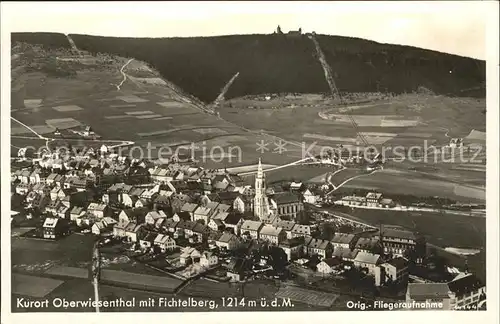 Oberwiesenthal Erzgebirge Gesamtansicht Kurort mit Fichtelberg Fliegeraufnahme / Oberwiesenthal /Erzgebirgskreis LKR