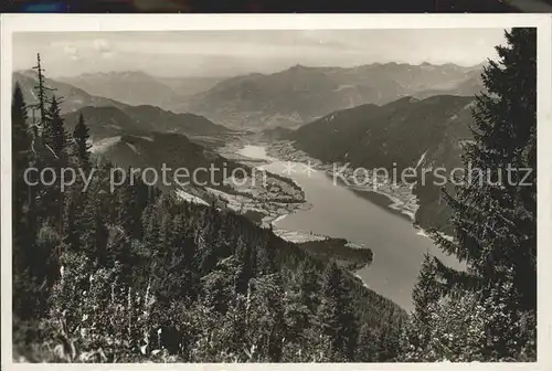 Weissensee Kaernten Seepanorama