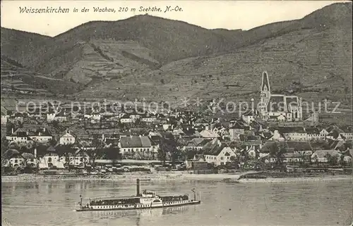 Weissenkirchen in der Wachau Ortsblick mit Donau Dampfschiff