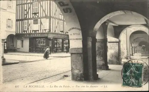 La Rochelle Charente-Maritime La Rochelle la rue du Palais x / La Rochelle /Arrond. de La Rochelle