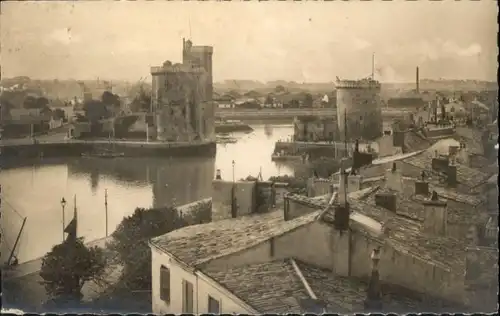 La Rochelle Charente-Maritime La Rochelle Tours de la Chaine et de Saint Nicolas * / La Rochelle /Arrond. de La Rochelle