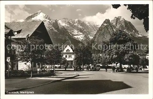 Garmisch-Partenkirchen Marktplatz mit Alpenblick / Garmisch-Partenkirchen /Garmisch-Partenkirchen LKR