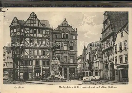 Giessen Lahn Marktplatz mit Kriegerdenkmal und altem Rathaus Strassenbahnen / Giessen /Giessen LKR