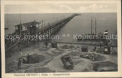 Groemitz Ostseebad Dampferbruecke Schiffe Strand /  /