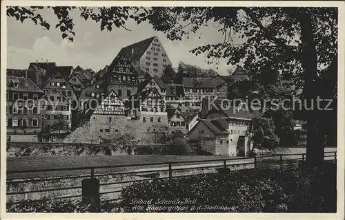 Schwaebisch Hall Alte Haeusergruppe and der Stadtmauer Kat. Schwaebisch Hall