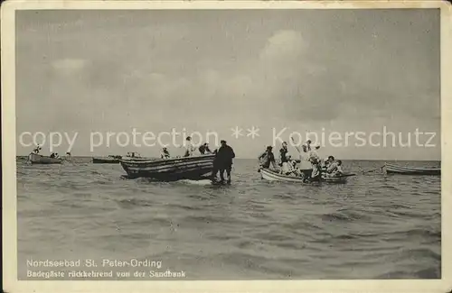 St Peter-Ording Badegaeste in Ruderbooten / Sankt Peter-Ording /Nordfriesland LKR