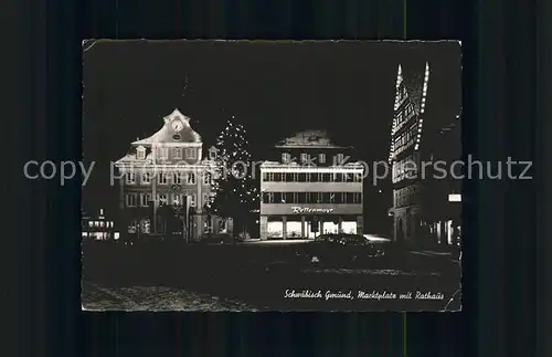 Schwaebisch Gmuend Marktplatz mit Rathaus bei Nacht Kat. Schwaebisch Gmuend