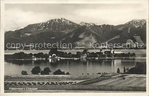 Fraueninsel Chiemsee mit Kloster Frauenwoerth Hochfelln Hochgern Chiemgauer Alpen Kat. Chiemsee