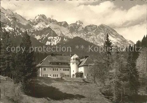 Klais Muellerhaus mit Dreitorspitze Kat. Kruen