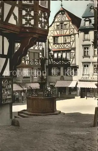 Bernkastel Kues Marktplatz Brunnen Fachwerkhaus Kat. Bernkastel Kues