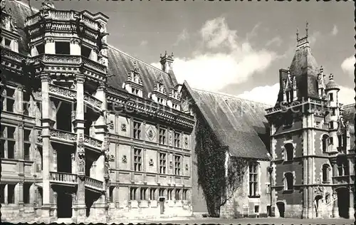 Blois Loir et Cher Cour d honneur du chateau Aile et Escalier Francois 1er Kat. Blois