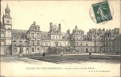 Fontainebleau Seine et Marne Palais Facade sur la Cour des Adieux Stempel auf AK Kat. Fontainebleau