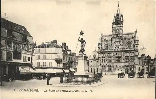 Compiegne Oise Place de l Hotel de Ville Monument Statue Kat. Compiegne