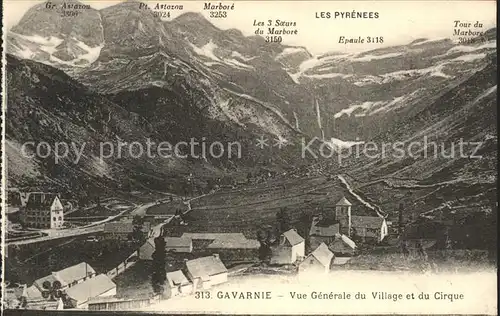 Gavarnie Hautes Pyrenees Vue generale du Village et du Cirque Kat. Gavarnie