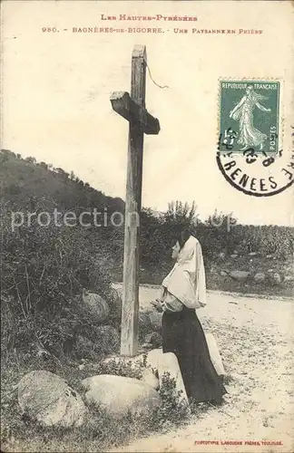 Bagneres de Bigorre Une paysanne en priere Croix Stempel auf AK Kat. Bagneres de Bigorre