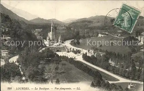 Lourdes Hautes Pyrenees La Basilique vue plongeante Stempel auf AK Kat. Lourdes