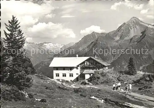 Gschoesswandhaus Berghuette Berggasthof gegen Zillergrund und Ahornspitze Zillertaler Alpen Kat. Finkenberg
