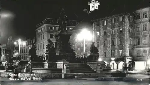 Graz Hauptplatz mit Erzherzog Johann Brunnen bei Nacht