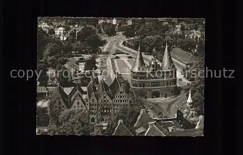 Luebeck Stadtblick mit Holstentor und Salzspeicher Kat. Luebeck