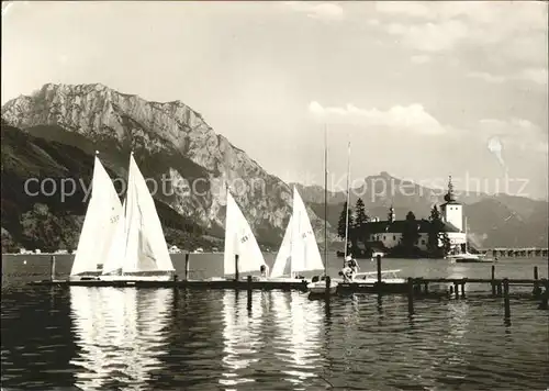 Gmunden Salzkammergut Traunsee Schloss Ort mit Traunstein Segelschiffe Kat. Gmunden