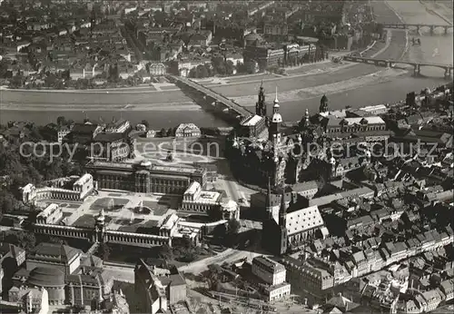 Dresden Altmarkt Zwinger Theaterplatz Neustadt Elbebruecke vor der Zerstoerung 1945