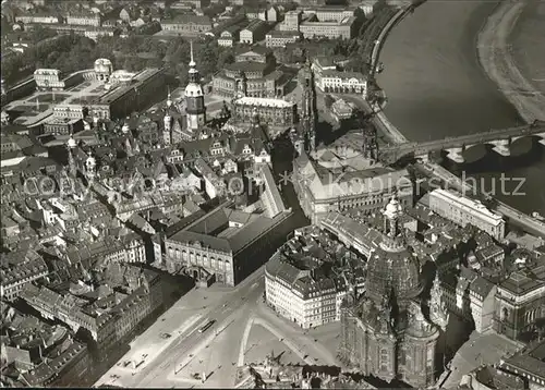 Dresden Blick ueber den Neumarkt Elbebruecke vor der Zerstoerung 1945 Fliegeraufnahme
