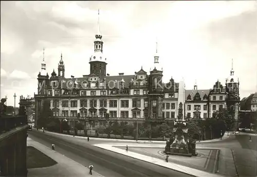 Dresden Sophienstrasse mit Residenzschloss und Wettinobelisk vor Zerstoerung 1945