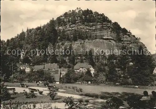 Oybin Teilansicht mit Bergkirche und Berg Oybin Zittauer Gebirge Kat. Kurort Oybin