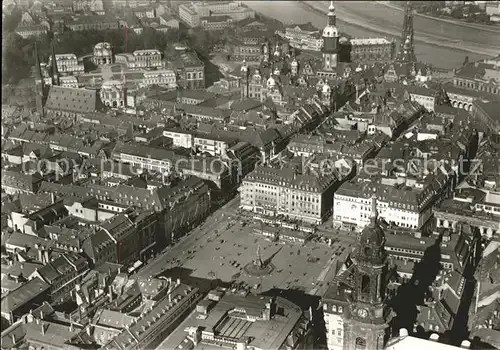 Dresden Blick ueber den Altmarkt vor Zerstoerung 1945 Fliegeraufnahme