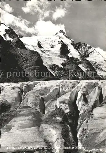 Heiligenblut Kaernten Gletscherspalten auf der Pasterze am Grossglockner Kat. Heiligenblut