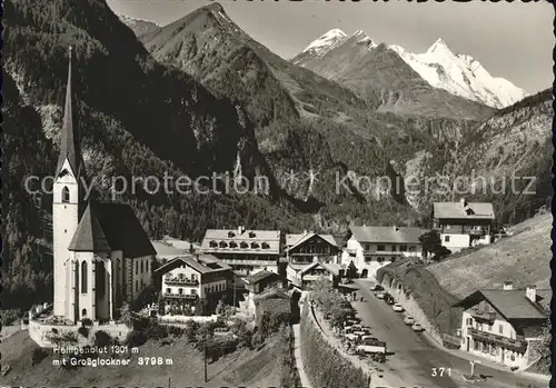 Heiligenblut Kaernten Ortsansicht mit Kirche und Grossglockner Hohe Tauern Kat. Heiligenblut