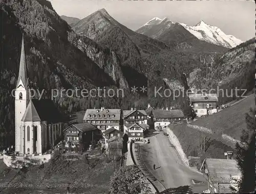 Heiligenblut Kaernten Ortsansicht mit Kirche und Grossglockner Hohe Tauern Hochalpenstrasse Kat. Heiligenblut