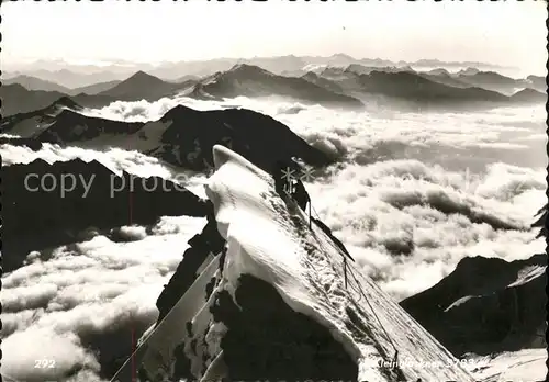 Heiligenblut Kaernten Kleinglockner Gipfel Bergsteiger Hohe Tauern Alpenpanorama Kat. Heiligenblut