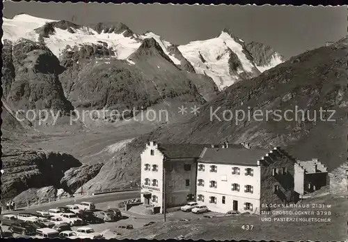 Heiligenblut Kaernten Glocknerhaus mit Grossglockner Pasterzengletscher Hohe Tauern Kat. Heiligenblut