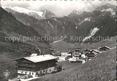 Hintertux Zillertal Ortsansicht mit Zillertaler Alpen Kat. Tux