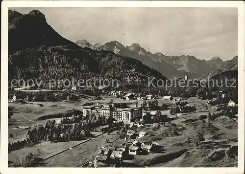 Maloja GR Panorama Blick gegen Bergeller Berge Engadin / Maloja Graubuenden /Bz. Maloja