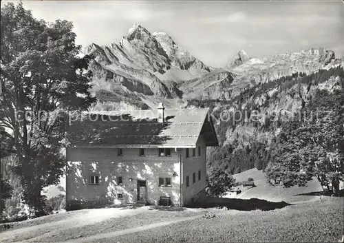 Braunwald GL Schweizerische Jugendherberge Gyseneggli mit Ortstock Hoher Turm Glarner Alpen Kat. Braunwald